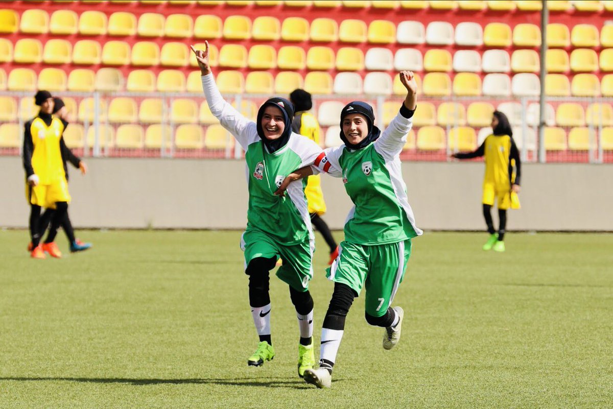 JamiFahima's tweet photo. من چقدر باید داد بزنم آزادی آزادی ❤️‍🩹🥹  
   آرزو هایمان منتظر ما اند و ما منتظر آزادی  این ظلم  به پایان خواهد رسید ؟❤️‍🩹🥹 https://t.co/28kVZ7sLba