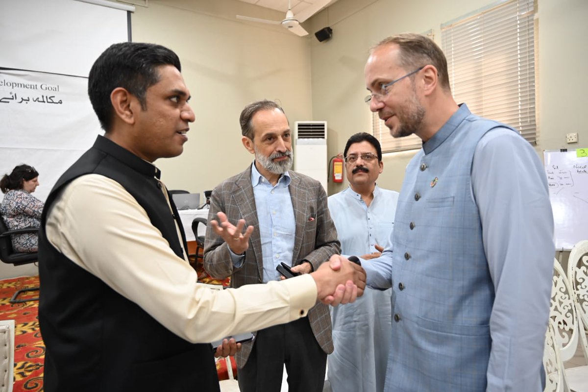 BRArsalanSheikh's tweet photo. It was an honour to be part of the “Sustainable Development Goals Dialogue” held by the United Nations yesterday in sukkur. This initiative has really enhanced our knowledge of the SDG’s introduced by the UN, which in the longer run will contribute largely towards the improvement of lives and prospects of everyone.