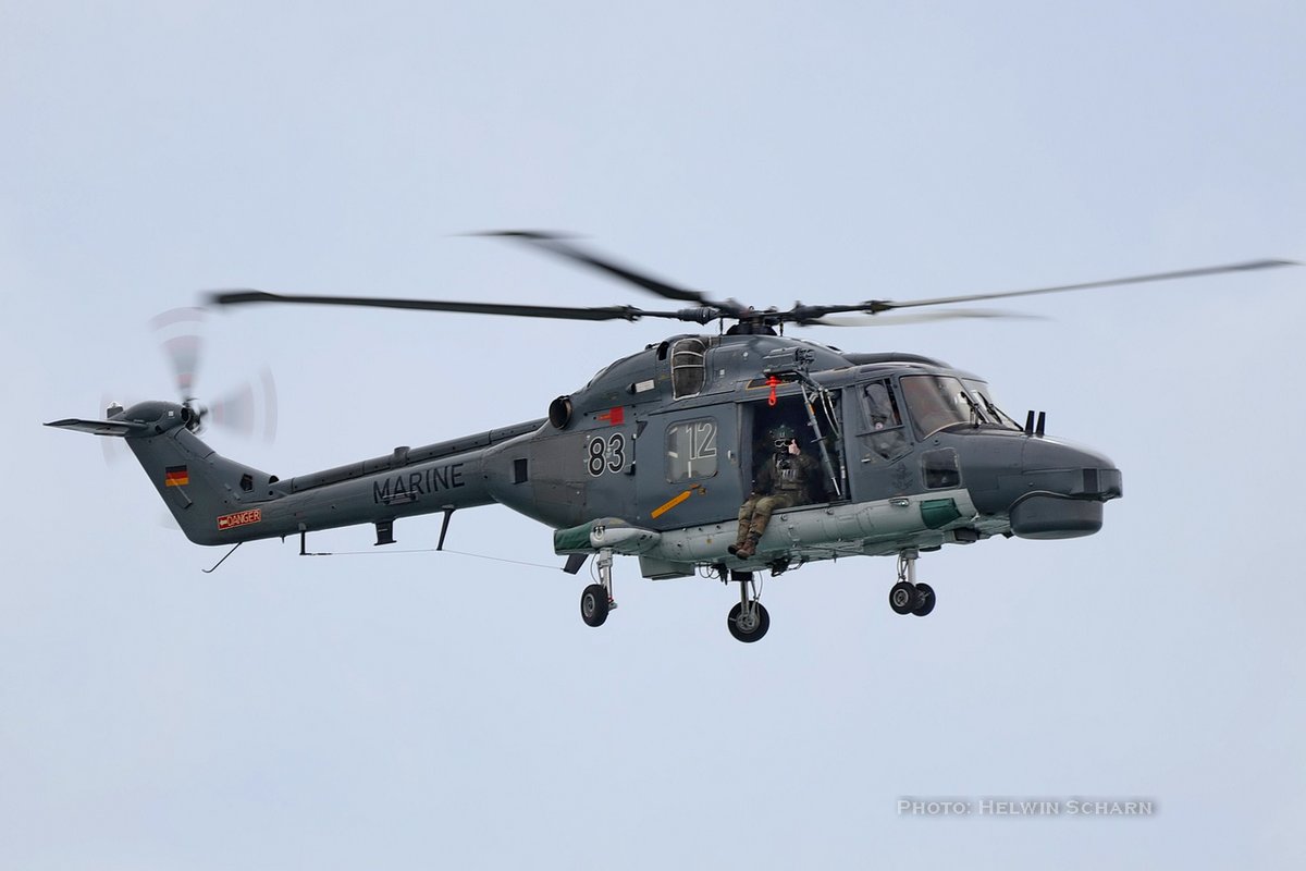 ScharnHelwin's tweet photo. @CdrDeuNavalAir @BobzinThorsten @mcpeich @HelispotterMv #MFG5 #Mk88A
#SeaLynx 8312 "Neil" gestern in #Eckernförde. Wurde einmal mit thumbs up und einmal mit freundlichem Winken gegrüßt🤔Man kann sich ja mal was einbilden😉 https://t.co/pkLhmchVqC