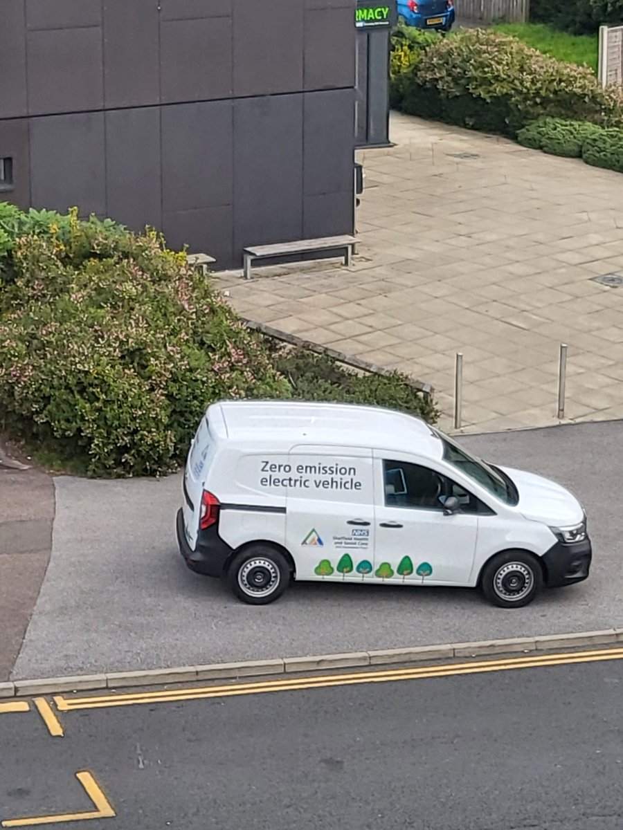 LimitedDs's tweet photo. This where your caz money goes !! #sheffcoucil #cyclinginaskirt #sheffieldissuper 
Can you give an explanation why you parked illegally ? https://t.co/rgw4x1MgSN