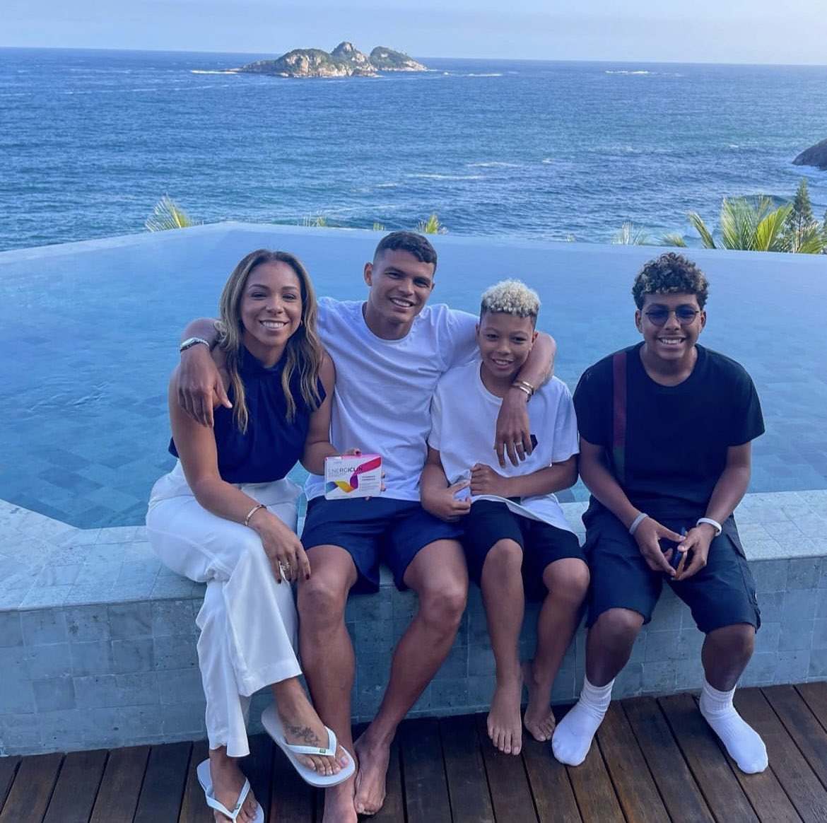 Thiago Silva with his family 💙