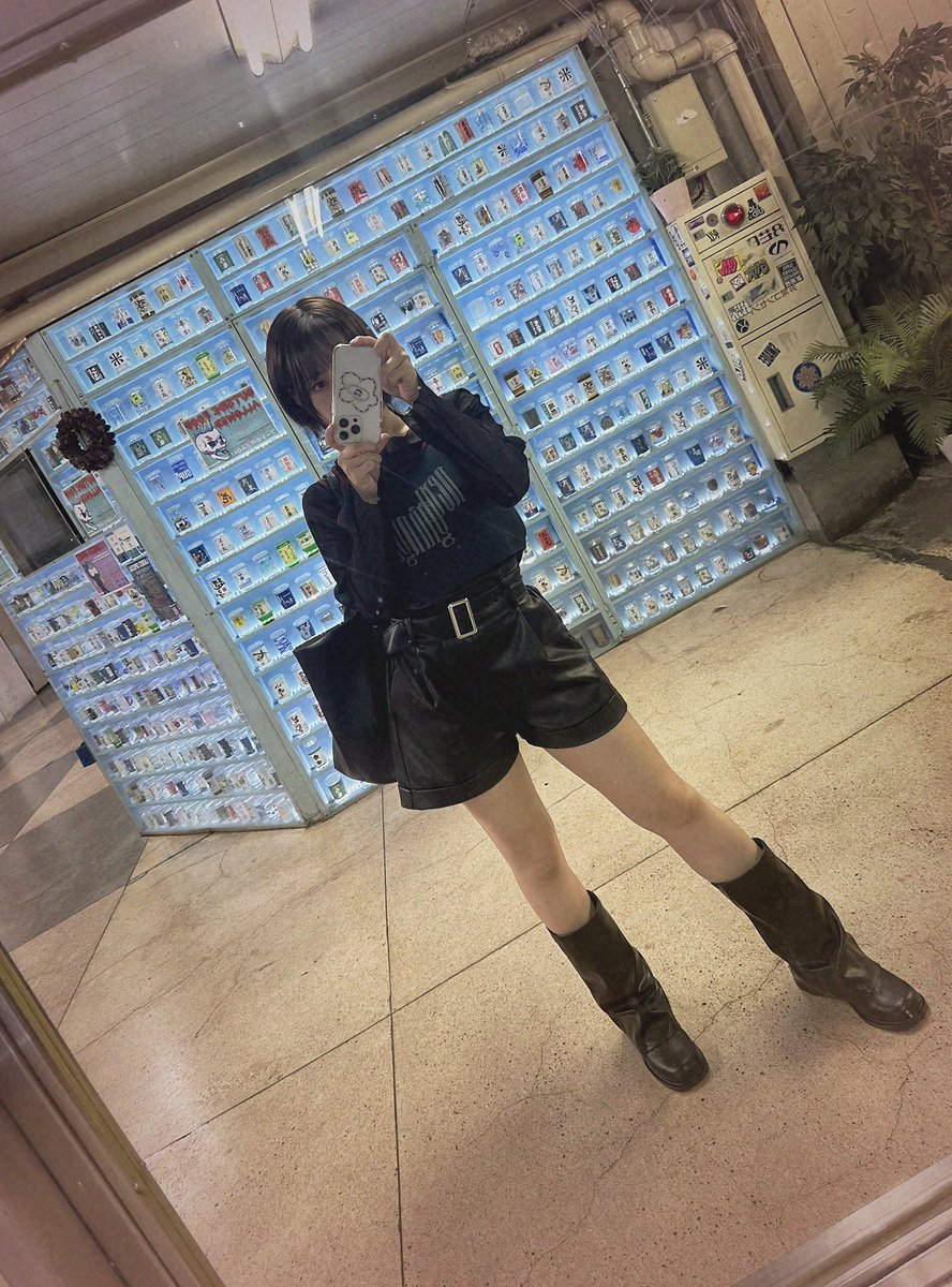 sasakirico's tweet image. 黒を着ると少し強気になれる