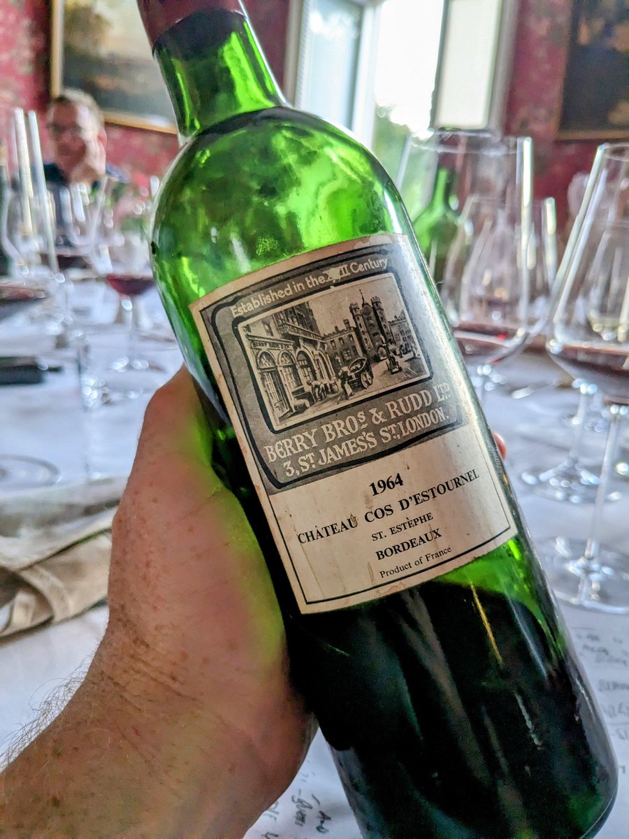 RobbiePriddle's tweet image. Can any Claret buffs share any insights on these 60's BBR labels? I enjoyed the 64 Cos recently, and then spotted the 61 Palmer a few weeks later.

Shipped in barrel + bottled by BBR?
Exactly the same assemblage as the Grand Cru Classe release?
Any bearing on provenance/storage?