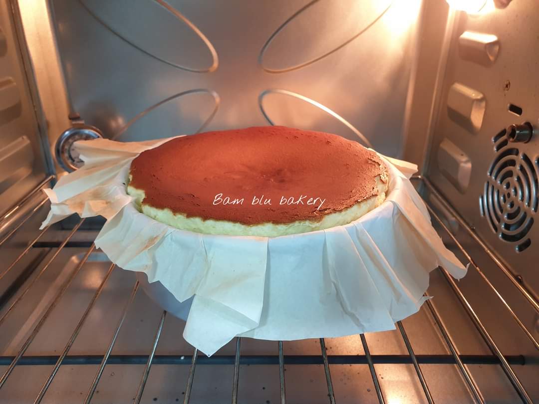 bamblubakery's tweet photo. ไม่ล้นเนอะ คิดว่าไม่ล้นแหละ หรือจะล้นว่ะ

#ชีสเค้กหน้าไหม้ 
#Basqueburntcheesecake https://t.co/LizrYbdqhK