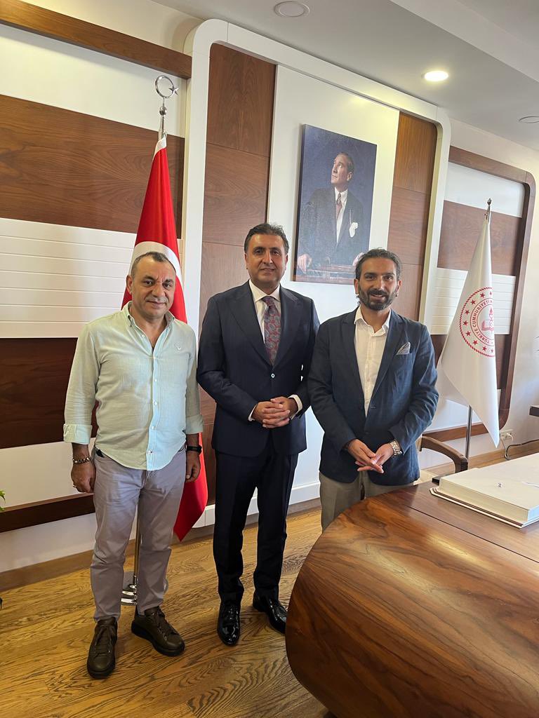 İstanbul il milli eğitim müdürümüz değerli kardeşim Doç.Dr. Murat Mücahit Yentür,e yeni görevinde başarılar dilerim.