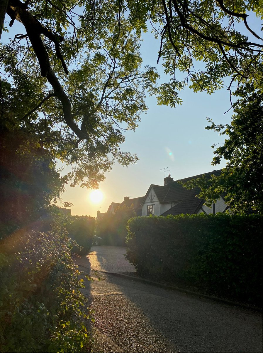 Captured the sun this morning & decided to share. 

My little prayer for you: May you have all the light and warmth you need to go through today, and always. 

#NHS1000miles  #WeActiveChallenge #ActiveAHPs