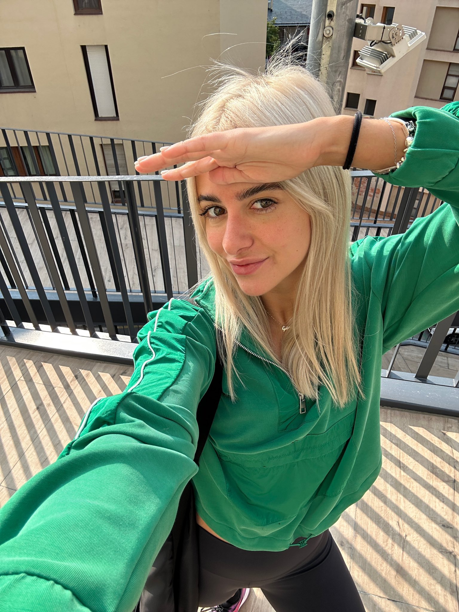 Gemita on X: Buenos diassss ☀️ a mover el culo! Estoy en directo  entrenando 🏋🏼‍♀️ y luego haré pádel 🎾 t.coVadmkoDyZo  t.coHPQcKJ9ycp  X