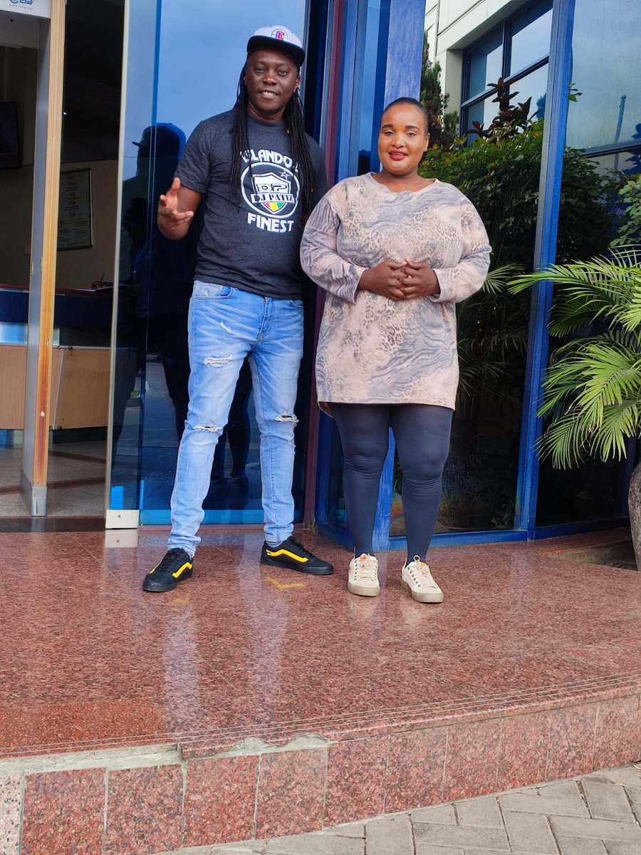 browngal a gal nessa (@browngalnessa) on Twitter photo #Vybeayard wozza! Wadada na wababa ao sisis apa <a href="/VybezRadioKE/">Vybez Radio</a> kwenye ma loversrock.. come kuja itu nice, Music policy by <a href="/deejaypatiz/">DEEJAY PATIZ</a> #Vybeayard wozza! Wadada na wababa ao sisis apa <a href="/VybezRadioKE/">Vybez Radio</a> kwenye ma loversrock.. come kuja itu nice, Music policy by <a href="/deejaypatiz/">DEEJAY PATIZ</a>