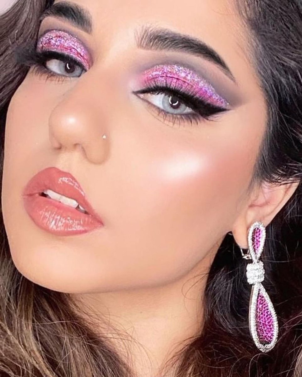 swaticosmetics's tweet photo. Lost in her Pearl-tinted gaze, amplified with the mesmerizing Rhodochrosite palette, th...
https://t.co/uh0rIFC9tG https://t.co/WjsAiwi7kw