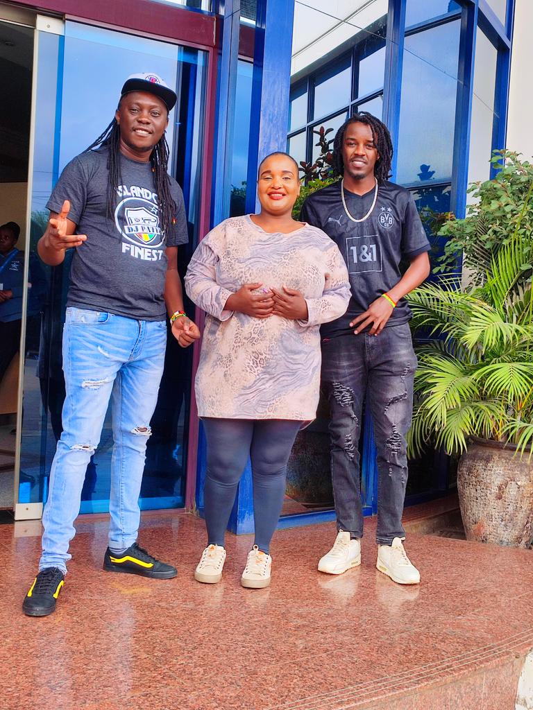 DEEJAY PATIZ (@deejaypatiz) on Twitter photo We dea again pon di wadada and wazimbiting Wednesday masaa ni ya kuwamalooo <a href="/vybezradioke/">Vybez Radio</a> <a href="/browngalnessa/">browngal a gal nessa</a> <a href="/deejaypatiz/">DEEJAY PATIZ</a> #vybeayard 🔥🔥💯 We dea again pon di wadada and wazimbiting Wednesday masaa ni ya kuwamalooo <a href="/vybezradioke/">Vybez Radio</a> <a href="/browngalnessa/">browngal a gal nessa</a> <a href="/deejaypatiz/">DEEJAY PATIZ</a> #vybeayard 🔥🔥💯