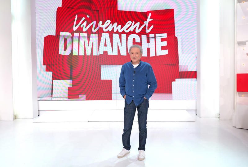 LeMondeTV's tweet photo. #EcranTotal Des talents d’aujourd’hui, de demain, mais surtout d’hier... Avec Michel Drucker et Nelson Monfort, France Télévisions en mode « retour vers le futur » pour la rentrée https://t.co/0FZDrD7o4R via @Bekouz https://t.co/yzoKweMsX2