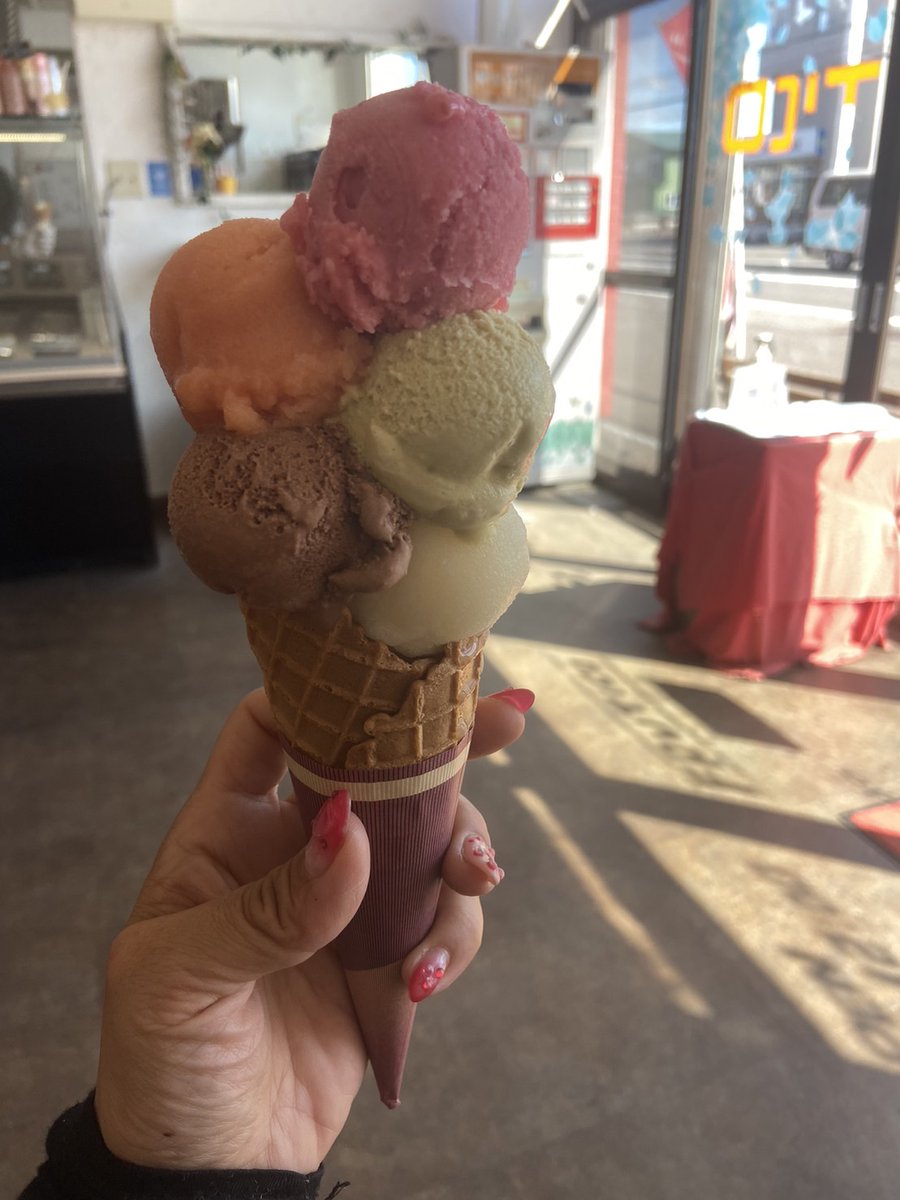 Erinmocokichi's tweet photo. ジェラート贅沢盛り😆
余裕で食べられたわ🥰笑

#余市　#FRUTICO https://t.co/SVddaRqO1p