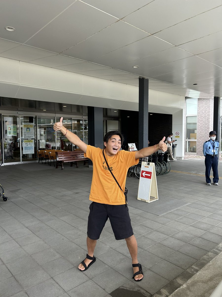 maro_tabi_'s tweet photo. 本日、ちょうど2週間入院した病院を無事に退院しました！

応援のメッセージ、術後で痛くて返信できてないものも多々あり、大変申し訳ありませんが、本当に力になりました！
ありがとうございました！ https://t.co/4mNyK32ZAM