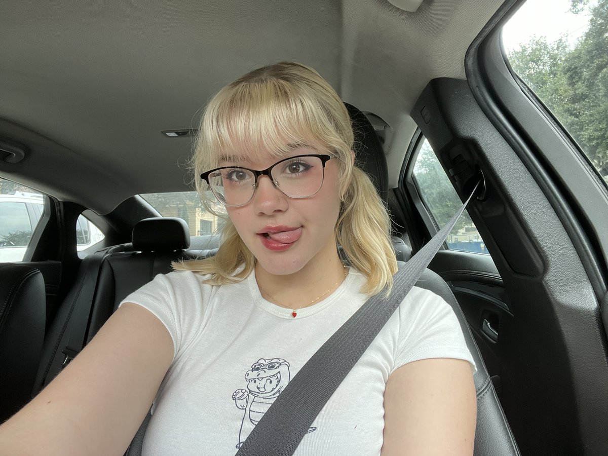 mage_xii's tweet photo. hi #girlbloggers >_< https://t.co/3vLLFm4cy1
