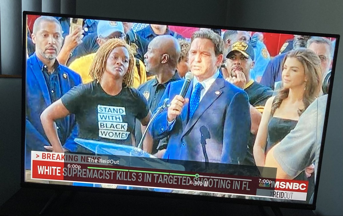 LovelyMsNet's tweet photo. @ProjectLincoln DeSantis also recd a bold stare from state rep @AngieNixon! @FlaDems #RecallDeSantis https://t.co/ExJoZxD2lW