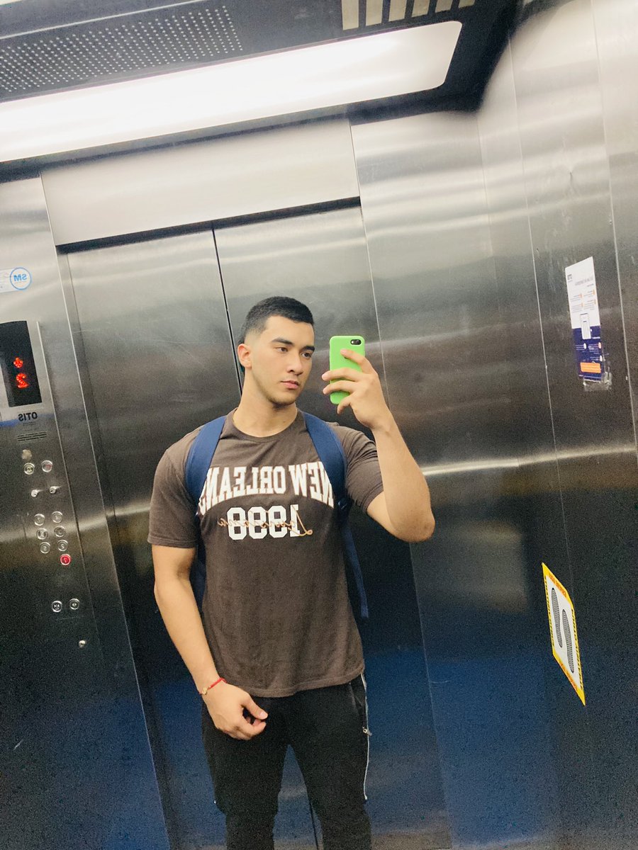 AndrsSar3's tweet photo. Casual? O fit? https://t.co/yudhfnY2it
