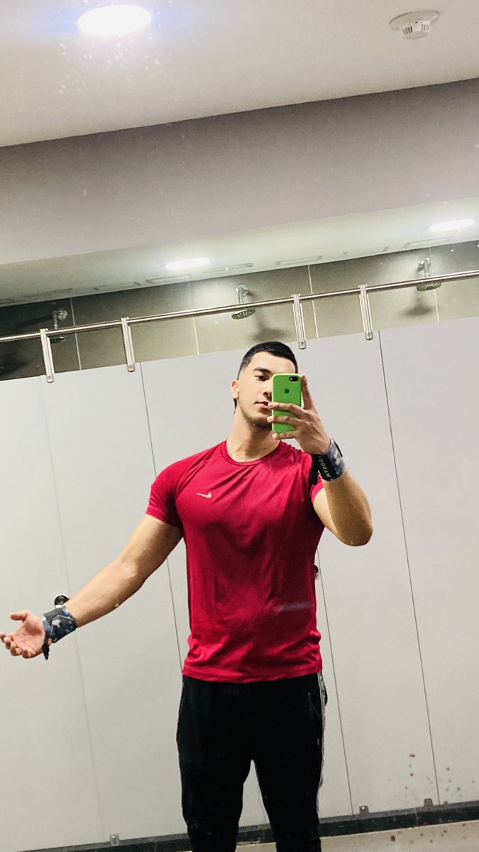 AndrsSar3's tweet photo. Casual? O fit? https://t.co/yudhfnY2it