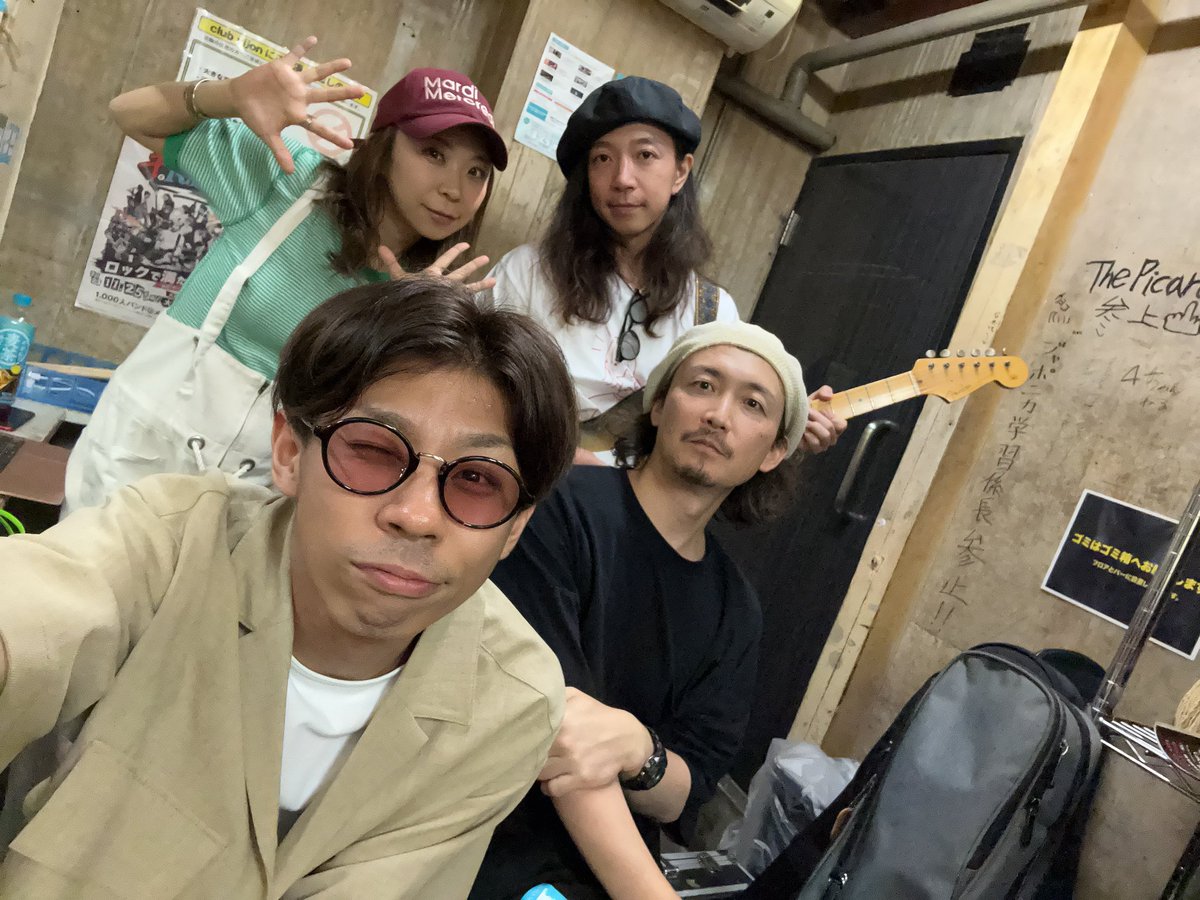 解散なんてすんなよー！なんて気軽には言えない。

全部を知ってるわけじゃないから。考えて考えて決めたことなんだろうから。それぞれがもっと良くなるために出した答えなんだろうから。

でも昨日のソールドシュガーを見たらやっぱり思ってしまう。解散なんてすんなよー。

これからもよろしくね！