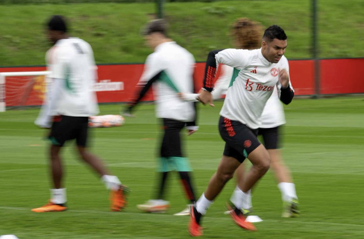 KayceeTapes's tweet photo. Training in full fledge. 🏃
Let me know your predictions about the upcoming game.  Gunner &amp; Reds.  
.
What will be the scores?
#MUFC https://t.co/SNeNvbdU3y