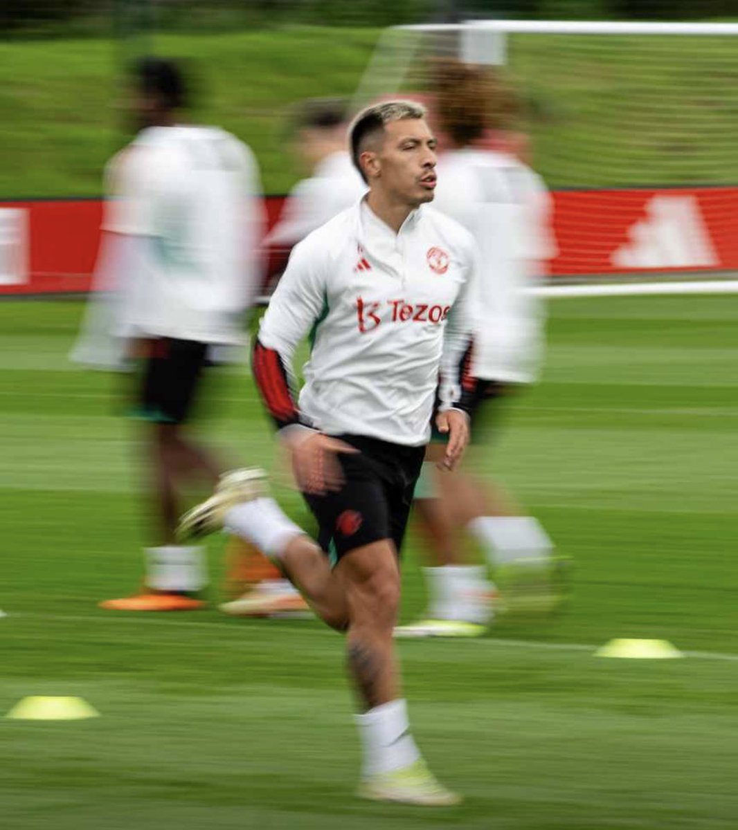 KayceeTapes's tweet photo. Training in full fledge. 🏃
Let me know your predictions about the upcoming game.  Gunner &amp; Reds.  
.
What will be the scores?
#MUFC https://t.co/SNeNvbdU3y
