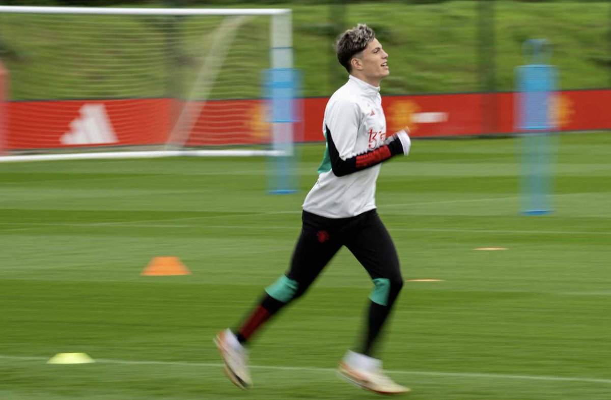 KayceeTapes's tweet photo. Training in full fledge. 🏃
Let me know your predictions about the upcoming game.  Gunner &amp; Reds.  
.
What will be the scores?
#MUFC https://t.co/SNeNvbdU3y