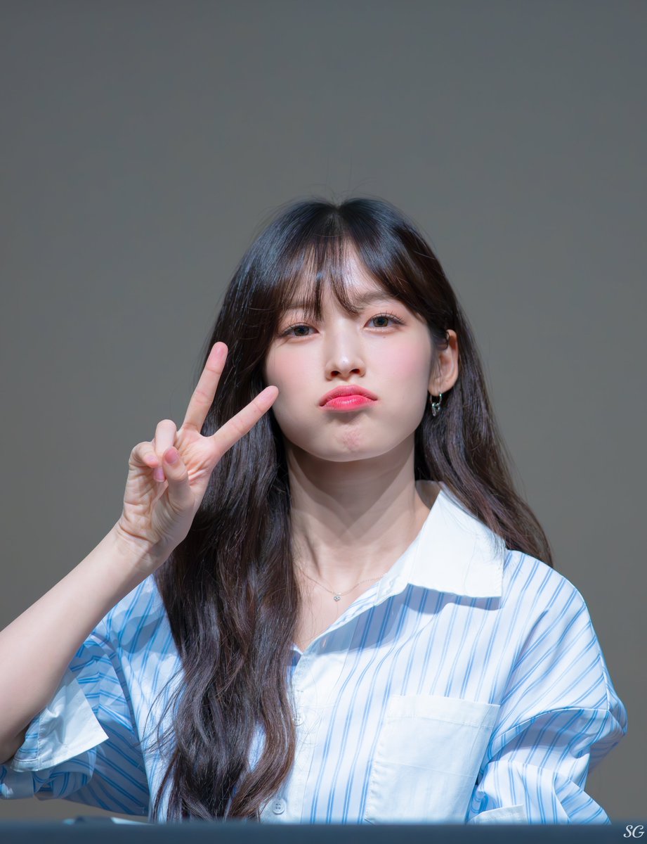 230827 오마이걸 팬사인회
아린🥰🫶🏻💙💙💙
#오마이걸 #OHMYGIRL #아린 #여름이_들려