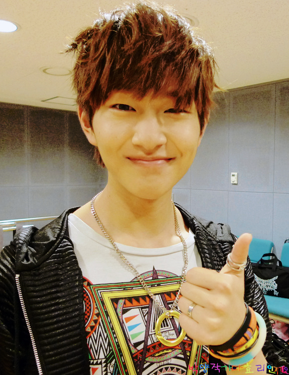 SHINeefk's tweet photo. Mi gran salida del sótano solo podía deberse al #𝔼𝐌𝐈𝐋𝐈𝐀𓊆𝔽𓊇𝐄𝐒𝐓 por lo cual estoy listo para escuchar #𝐍𝐎𝐒𝐄𝐕𝐄·𝐦𝐩𝟑 a todo volumen, muchas felicidades @Em1mernes.

🕹️ 𝗜𝗰𝗵 𝗯𝗶𝗻 𝗣𝗹𝗮𝘁𝘇 𝗘𝗶𝗻𝘀 — #𝕃𝕀ℕ𝔻𝔼𝕄𝔸ℕℕ https://t.co/ShxlViZp7A