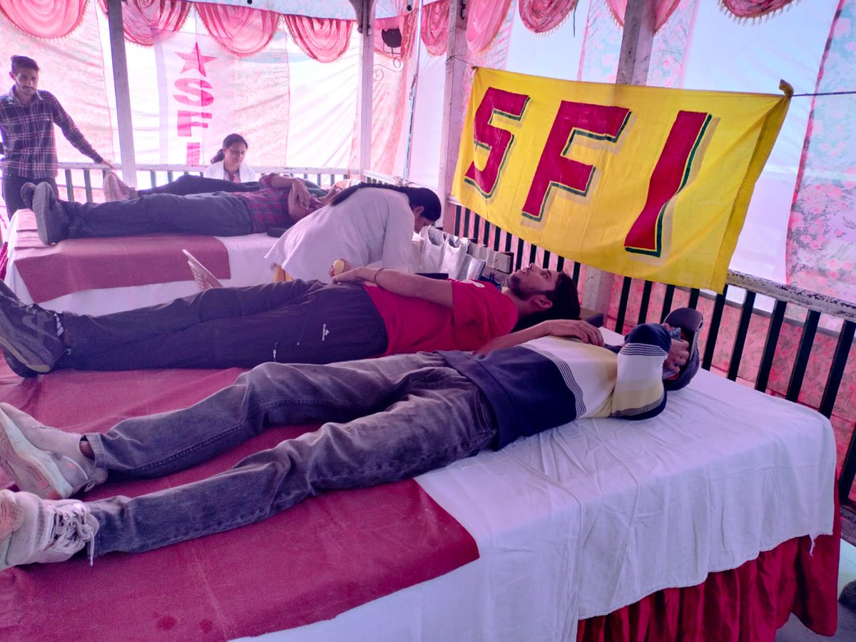 anilthakur74's tweet image. SFI (एसएफआई) हिमाचाल प्रदेश राज्य कमेटी ने शिमला के  ऐतिहासिक रिज मैदान पर रक्तदान शिविर का आयोजन किया गया जिस में 100 यूनिट से ज्यादा रक्त एकत्रित किया गया ।।
#studentsforsociety
#Studystruggle
#SFI