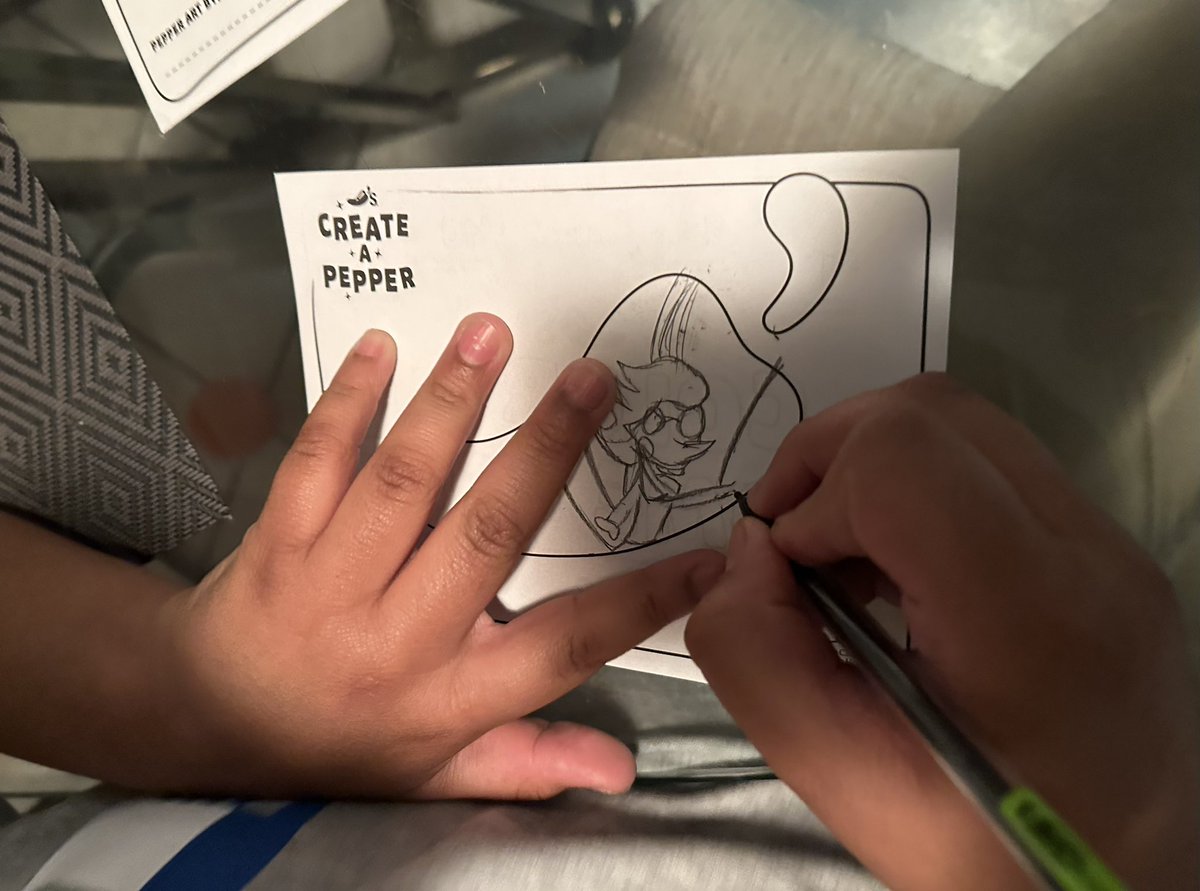 MiaLed81's tweet photo. Some Chiliโs traditions are family traditions too! Back to enlisting help of the kiddos to help kick-off this yearโs Create A Pepper!! #chilislove #teamHendo #CreateAPepper @ChilisJobs @jeremylilly86 https://t.co/yY3Rlq56L6