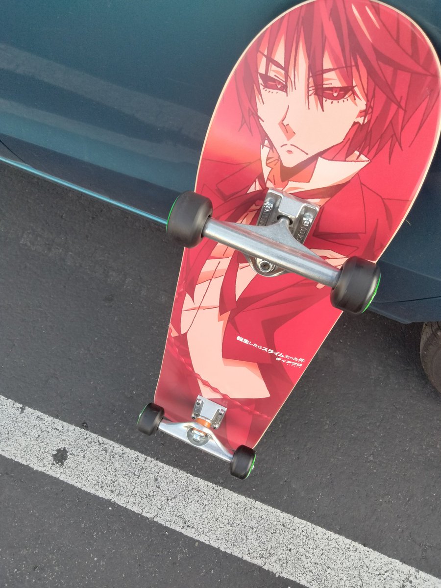 ookkamiwoodsman's tweet photo. 皆さん、こんにちは！
最近、病気から回復しました。新しいスケートボードのデッキとトラックを購入することにしました。
ご存知ない方のために、「デッキ」とはスケートボードの木製の部分で、「トラック」とは車輪が取り付けられるアクセルのような装置です。

また、新しいデッキを少しだけカスタマイズしました。