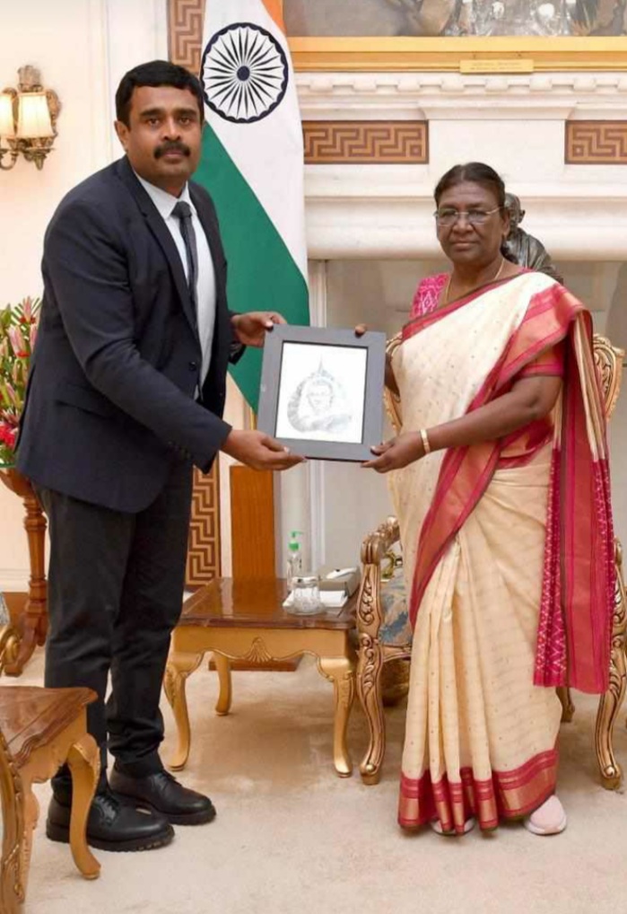 The President of India, Honourable Droupadi Murmu warmly received B Prabhakaran when he had the privilege to call on her recently. Mr Prabhakaran invited Honourable President to bless our social initiatives with the tribal community and capital investments in the gadchiroli dist.