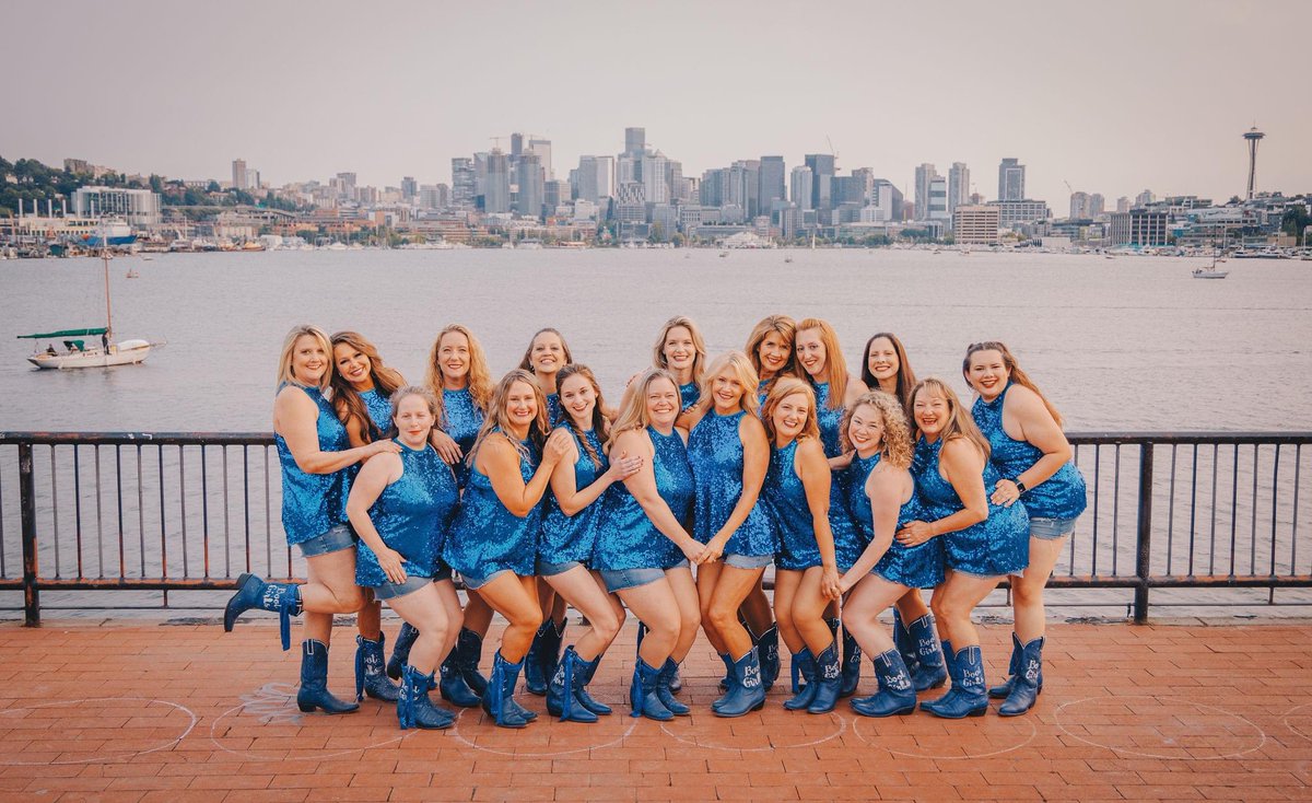 boot_girls's tweet photo. 💙 It’s Tradition ☀️ #Goodbye #Seattle #Summer #PopUpShow #GasWorksPark #BootGirls #BootBoogieBabes @DeAnnaLeeDance #BootSisters #EmpoweringWomen #LineDance #Dance #PerformanceTeam https://t.co/dMgEgw8EY8