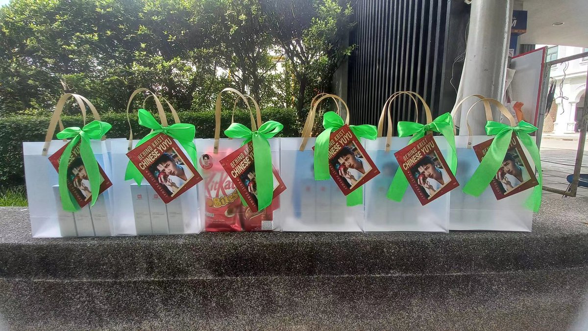 A new variety show, a new start. We hope you work smoothly, be happy every day.
The most important thing is to take care of yourself.
 Thank you and your friends very much for helping us.🙏 <a href="/PRKristPerawat/">PR Krist Perawat</a>
<a href="/kristtps/">คุณพี⛅💛</a> 
#KristPerawat
#TheGoldenSinger