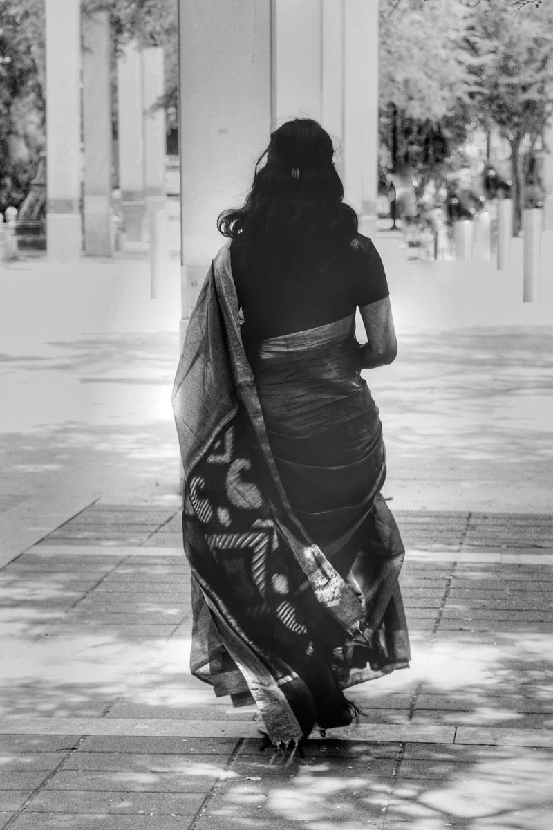 இப்போது இந்தக் கூட்டில்
அமர்ந்திருக்கும் நான்
வேறோர் நிலவுலகின் பறவை.
நான் பறந்து வெளியேறும் நாள்
வெகு தொலைவில் இல்லை.
- ரூமி

PC : யாழினி ☕