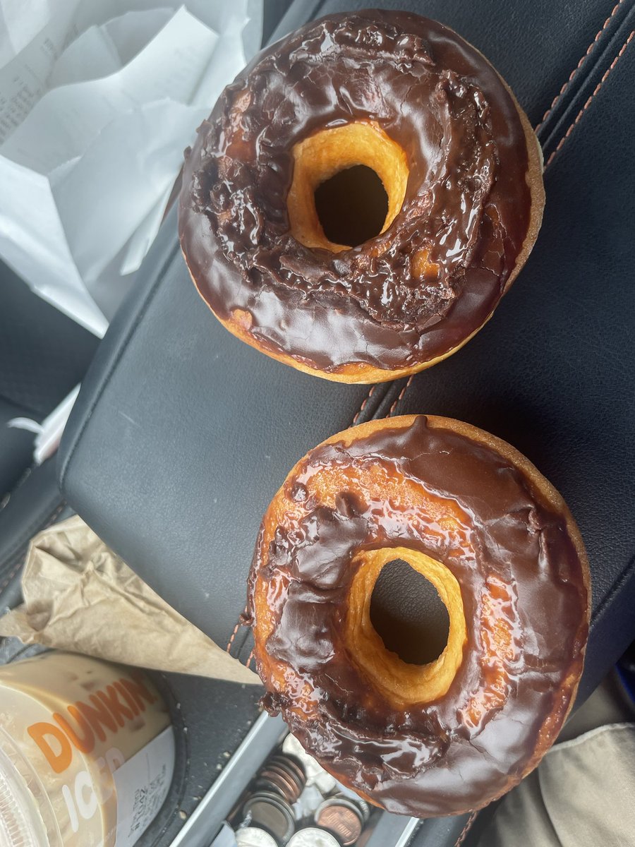 PeteMedhurst's tweet photo. My donut experience this morning was something…. I think you’ve heard my famous local @dunkindonuts rants….. it just never ends…. Such a good product but massive service failure… #Pleasegetbetter https://t.co/VNChdLqswK