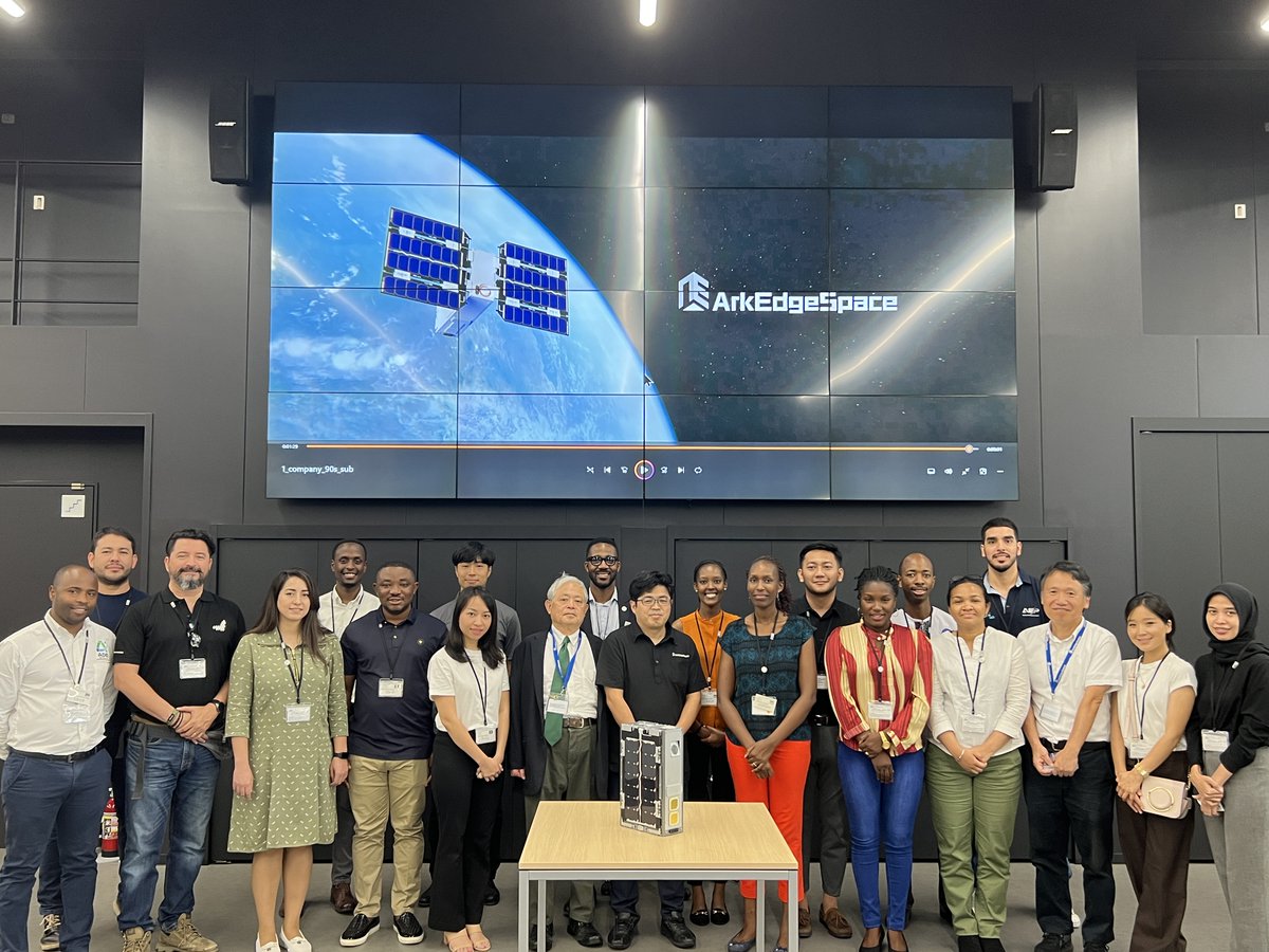 ArkEdgeSpace's tweet photo. 🌏We hosted a #JICA training delegation
17 people from 12 countries in Africa, Asia and Latin America at our Ariake office.
we are pleased to make a contribution to global space capacity building.
#monitaring #satellite #sustainability #space https://t.co/iGRRtSyutY