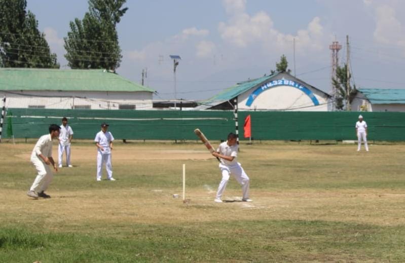 🏑🇮🇳 Honoring a legacy of sportsmanship!
#IndianArmy marked #NationalSportsDay at Lawoosa, #Kupwara on 29 Aug 23, paying tribute to #MajorDhyanChand. 🎉 A day to celebrate fitness, health, & the spirit of #sports.🏆💪#InspiringGenerations

#Kashmir #Jammu #INDvsPAK #Wednesdayvibe