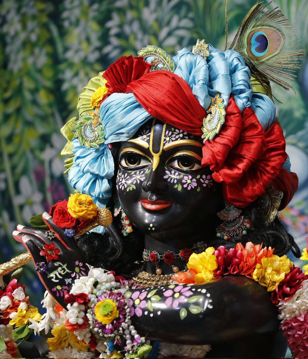iskcon_noida's tweet photo. Hare Krishna,

Jhulan Yatra Day 4.

Let us know in comment section if you like the newly made dress for our Archa Vigraha Sri Sri Radha Govind dev ji.

Sri Sri Radha Govind Dev ji Shringar Aarti Darshan, 30th Aug.

#iskcon_noida #radheshyam #devotional #harekrishna https://t.co/kdISDLSt2r
