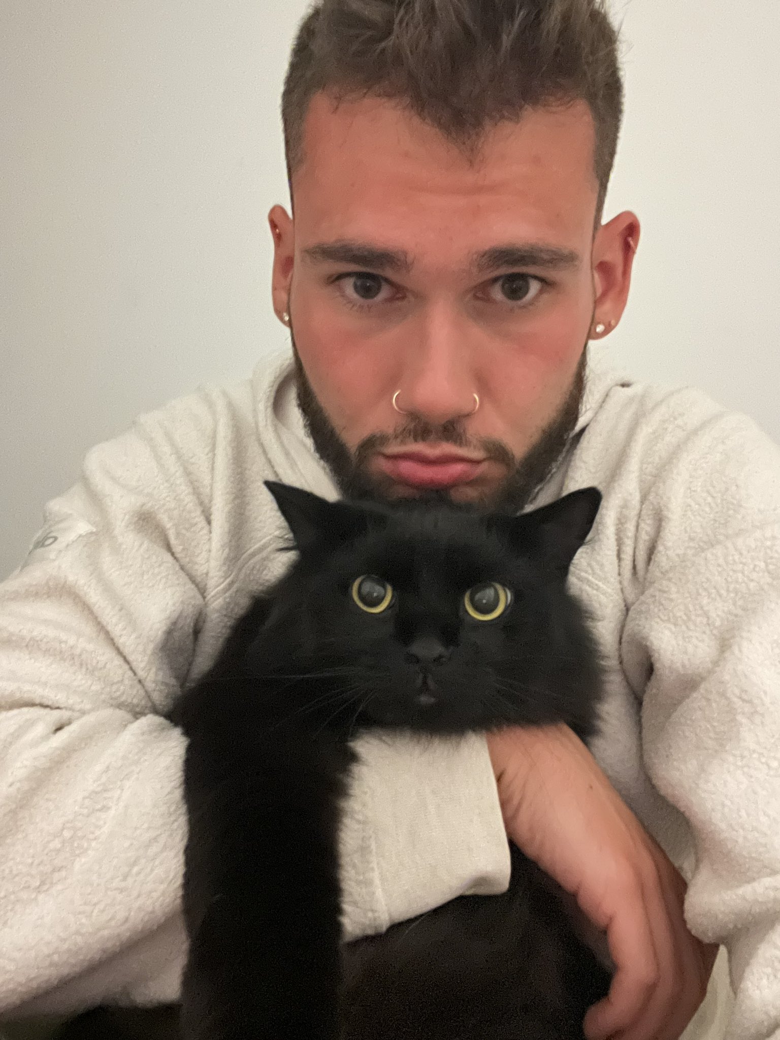 F4wOYnyb0AAbAKg.jpg:large