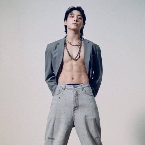 kchartsmaster's tweet image. #JUNGKOOK (Seven) becomes the first boygroup member since #MINO (FIANCÉ) in 2018 to reach #1 on MelOn Daily Chart with his solo debut song.