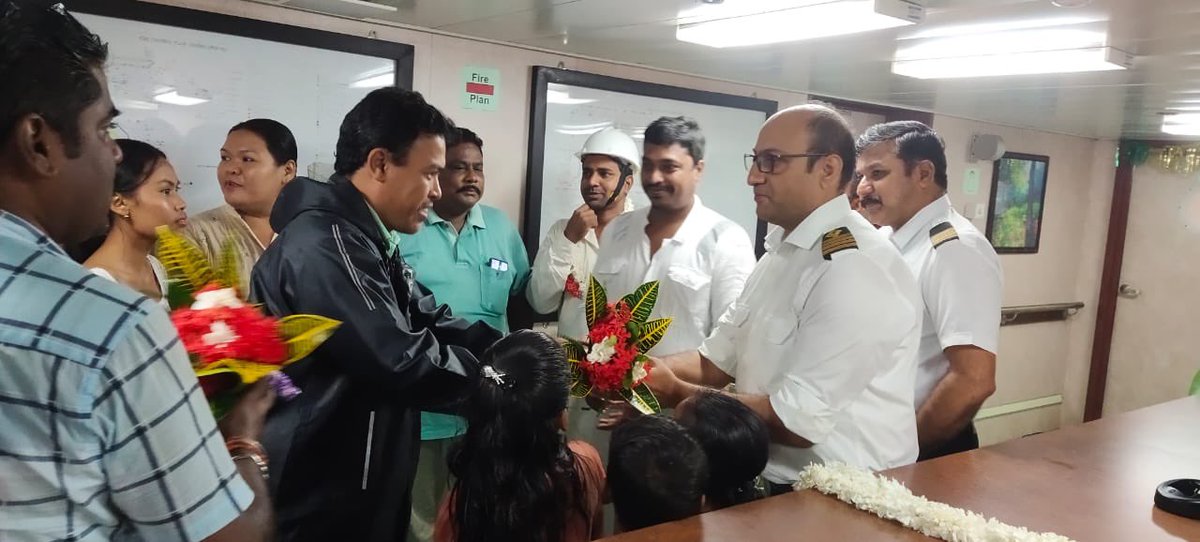 jahaz_rani's tweet photo. Yet another achievement for @Andaman_Admin  &amp; 🪶 in the cap of Captain Rohit lal master of Sindhu.  After successfully berthing vessel in Swaraj Dweep Capt. Rohit Lall has conquered another frontier by berthing Sindhu in restricted waters of Katchal. Katchal residents jubilant https://t.co/BDBqwZxLSS