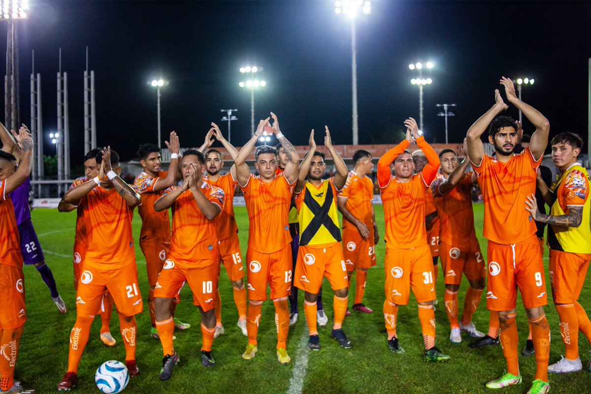 CFCorrecaminos's tweet photo. GRACIAS POR EL AGUANTE ESTÁ NOCHE LLUVIOSA, AFICIÓN🫶🏻❤️

¡EL TRIUNFO ES DE TODOS!

#CorreXTusVenas🧡💙🤍 #SoyDelCorre🤟🏻 https://t.co/ybeYRXKTEz
