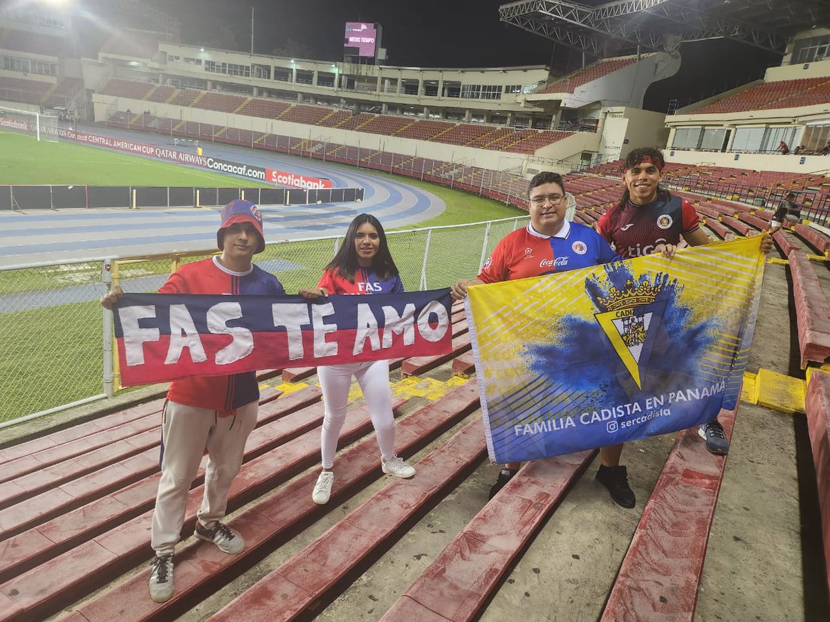 AbrahamAlonso26's tweet photo. Éxitos al @CDeportivoFAS 🐯en su torneo local, fue un placer alentarlos en este partido de @TheChampions y sobre todo conocer a gente maravillosa con ADN 🧬 FAS🔵🔴con un Ídolo en común, 🎩Jorge "El Mágico" González🇸🇻 @Cadiz_CF #Concacaf #ElSalvador #Panama #Futbol #cadiz https://t.co/hxkaoeU9KO
