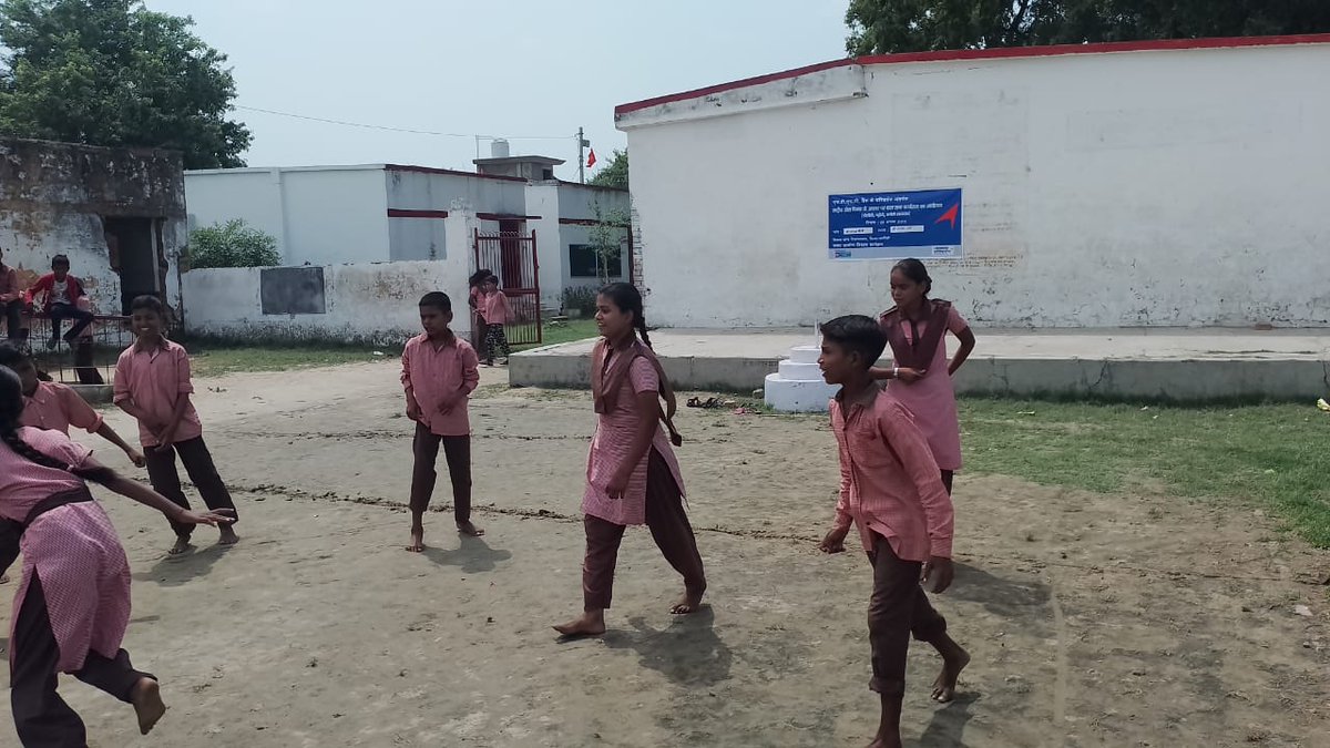 sahbhagi_ssk's tweet photo. Under our rural development project, the Chandauli team established child-friendly village panchayats in Bharchha, Hindwari, Barhuli, Gauri, and Dhapari. To celebrate "Khel Divas", we organized Bal Sabha programs and games in various schools. #RuralDevelopment #ChildFriendly https://t.co/NJpTpW22iB