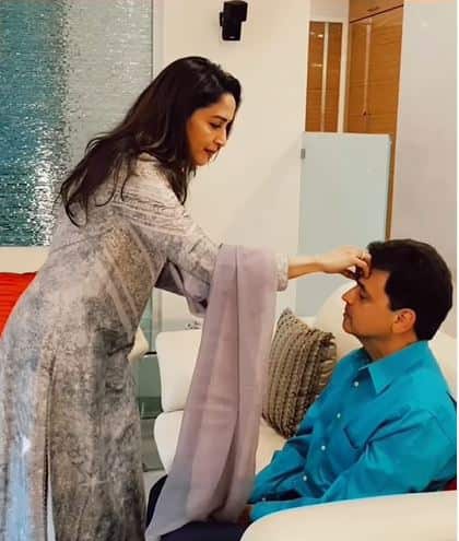 MyreallifeMDMam's tweet photo. Happy Raksha Bandhan!👫
How sweet diva mam &amp; ajit sir ji🙏🤗
May your life be filled with happiness &amp; good health &amp; you be successful in ur all life ameen🙏🤗
May you live long🙏🤲
@MadhuriDixit mam🙏
#MadhuriDixit mam🙏
#AjitDixit sir ji🙏#HappyRakhi
#RakshaBandhanDay2023 #Rakhi https://t.co/wbmjlOPVcz