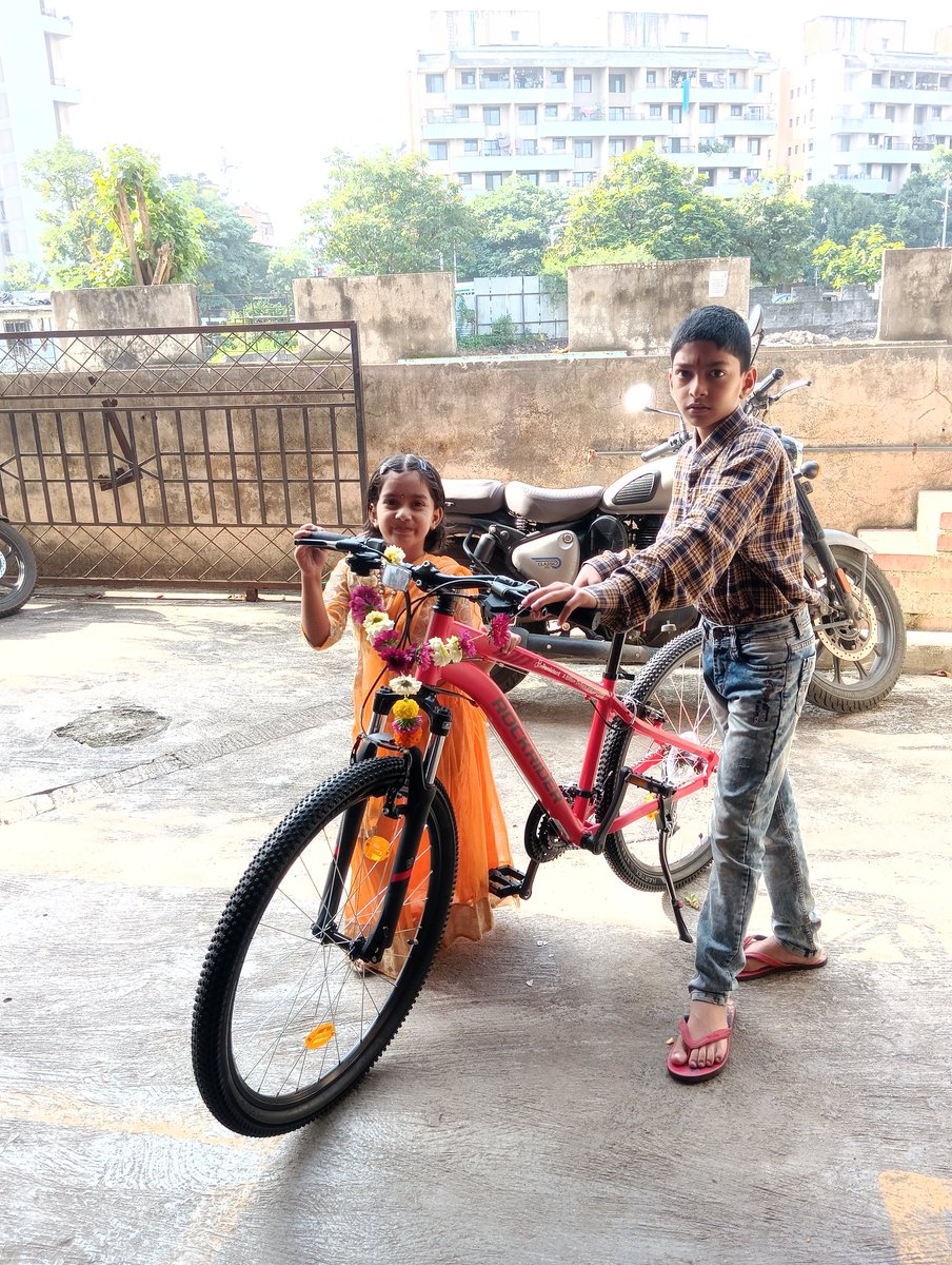 yogeshdgh's tweet photo. Thank You 1B$ Gift #cycle Green Initiatives contribution #mylifeatpersistent 

My Son is Happy to receive #rakshabandhancelebrations Gift from daughter on auspicious occasion of #RakshaBandan 

Thank You @Persistentsys https://t.co/W10PMeBVDJ