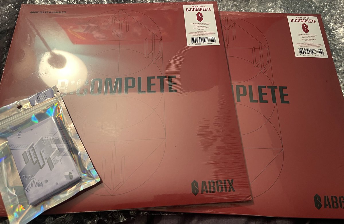 TinaTulip22's tweet photo. Please don’t mind the blurry picture!
I got two B:COMPLETE VINYL LPs and both had Hwi! Anyone in the US want to trade for Woojin? 미국 포카 교환
🙋🏻♀️대희 이대휘
👼🏻우진 박우진
#AB6IX #BCOMPLETE #LeeDaehwi #ParkWoojin #에이비식스 #이대휘 #박우진 https://t.co/eVmkdQltGz