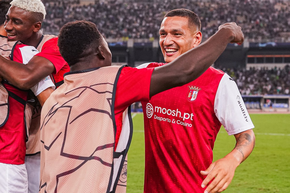 Champions League, here we go!! 🔜🌟 Orgulhoso desta enorme família por termos conseguido alcançar este objetivo. VAMOOOOSSS!!! 🙌🏽🙏🏽

#SCBraga #PorMais #UCL