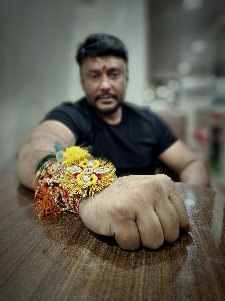 dasadarshan's tweet photo. ಪ್ರೀತಿಯಿಂದ ಬಂದು ಹರಸಿದ ಹಾಗೂ ಎಲ್ಲಾ ನನ್ನ ಅಕ್ಕತಂಗಿಯರಿಗೆ ರಕ್ಷಾ ಬಂಧನ ಶುಭಾಶಯಗಳು https://t.co/gbBGCCVjMT