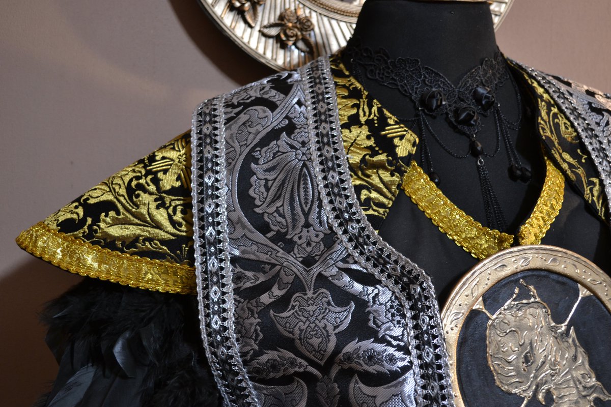 OOkamiWorkroom's tweet photo. #MotherMiranda #Cosplay Costume #Halloween #Dimitrescu Custom made Silver Stole Hand Made Evil #Queen Old Mansion Tall #Gothic Gold Halo Games https://t.co/klouMzM7Jn  @Etsy https://t.co/SxelxicXG2